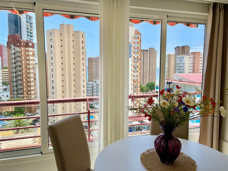 View (from property/room), Dining area, City view, Sea view
