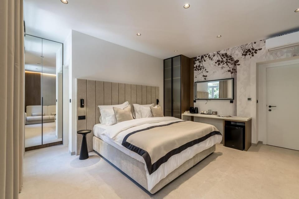 Bed, Bedroom, towels, wardrobe