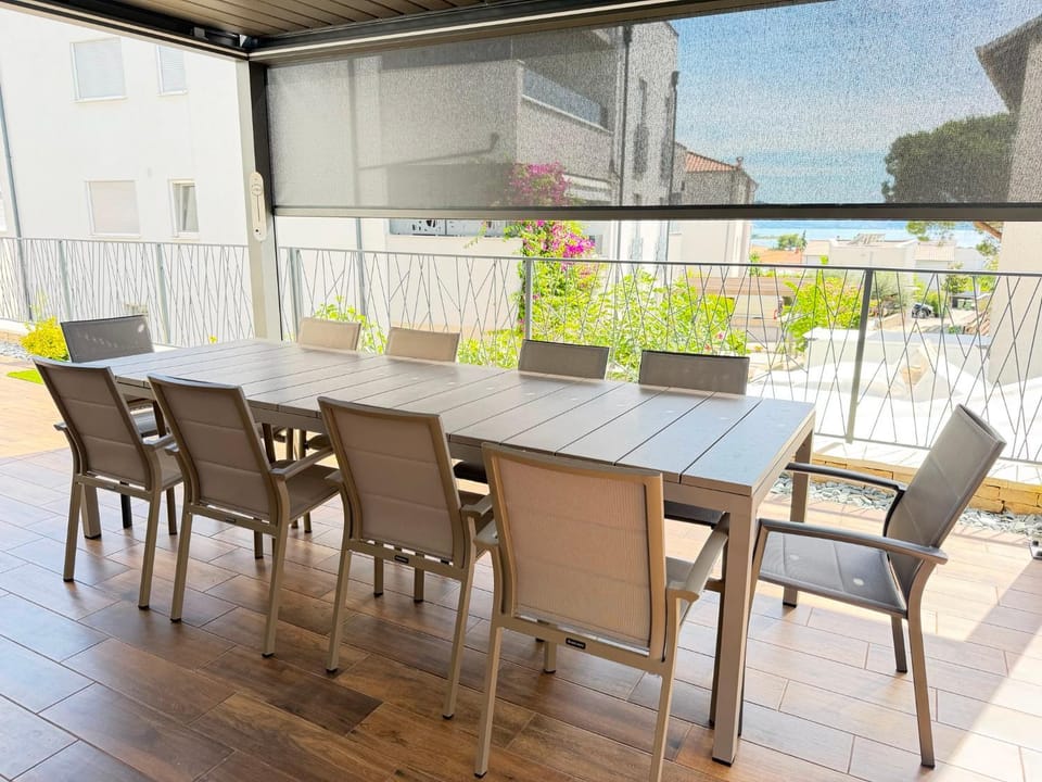 Patio, Summer, Dining area