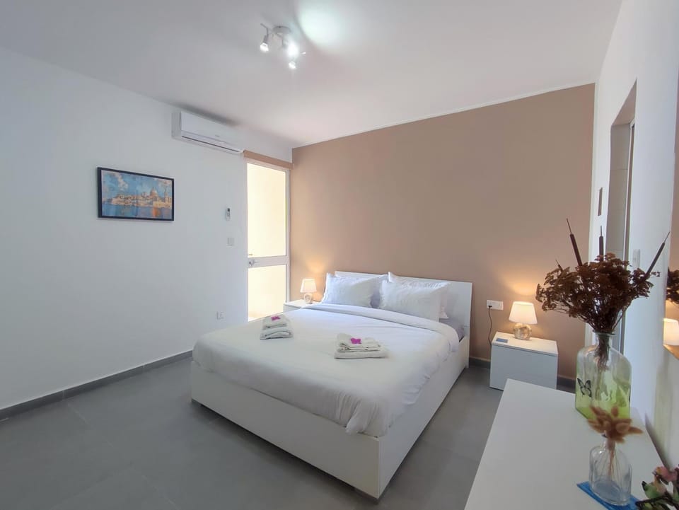 Bright & spacious 2 bedroom apartment with terrace GZ-YPIZ1-1 Apartment in Malta
