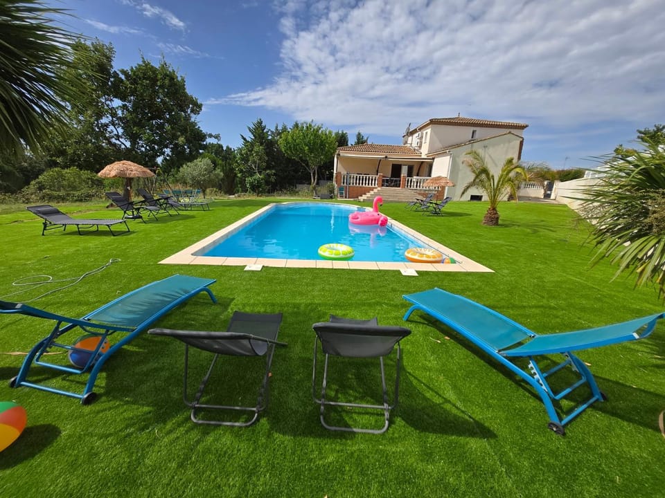 Swimming pool