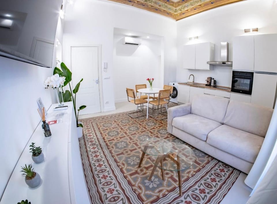 TV and multimedia, Kitchen or kitchenette, Living room, Seating area, Dining area, oven, pet friendly, stove, air conditioner