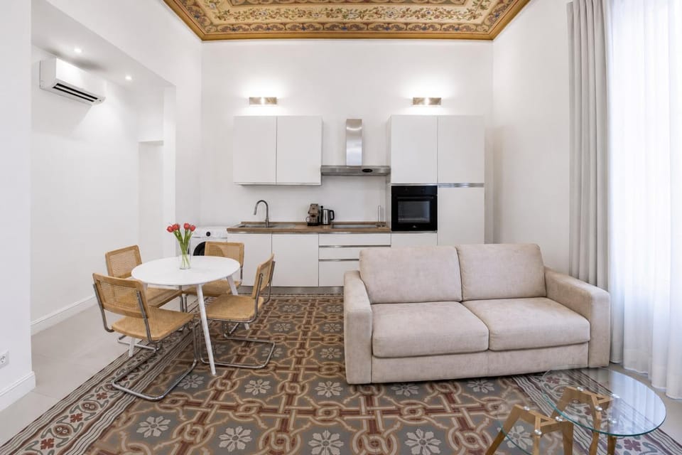 Kitchen or kitchenette, Living room, Seating area, Dining area, oven, pet friendly, stove