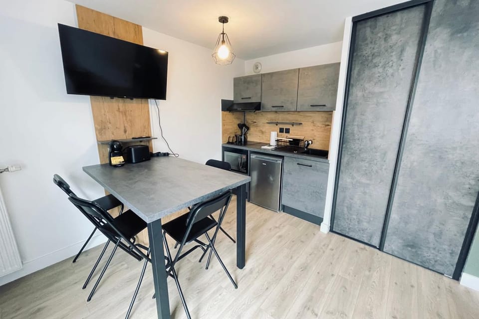 Studio with balcony and Wifi in Toulouse Apartment in Toulouse