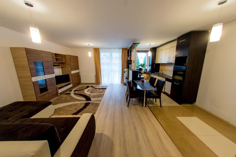 TV and multimedia, Kitchen or kitchenette, Living room, Dining area