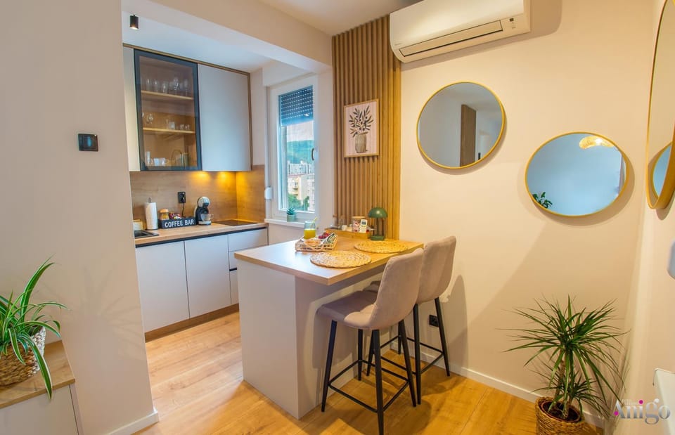 Dining area, kitchen