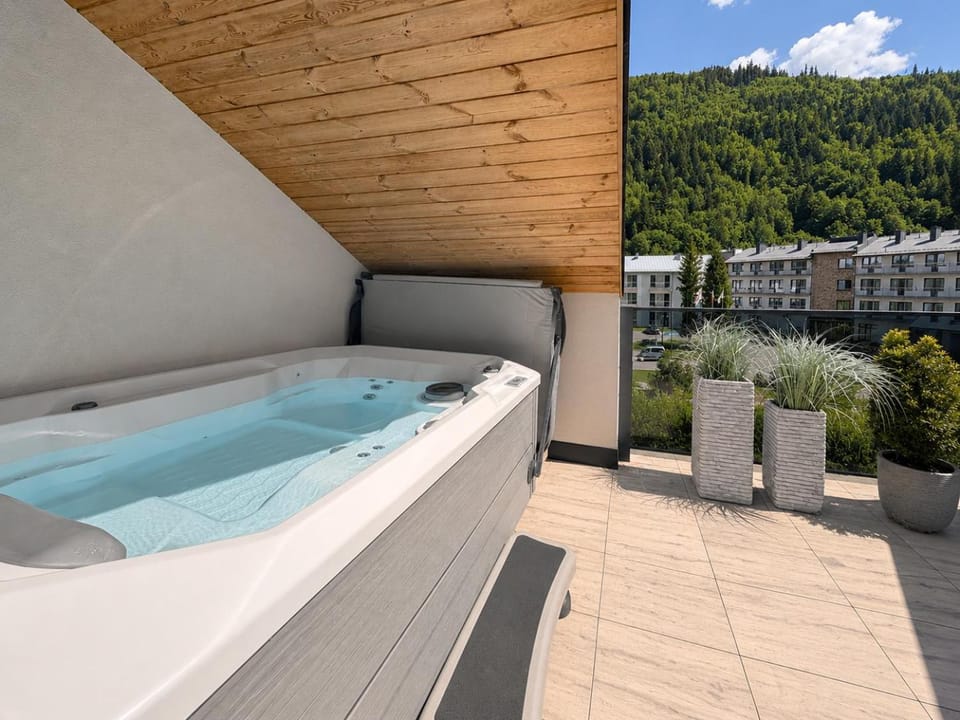 Day, Natural landscape, Hot Tub, Balcony/Terrace, Mountain view