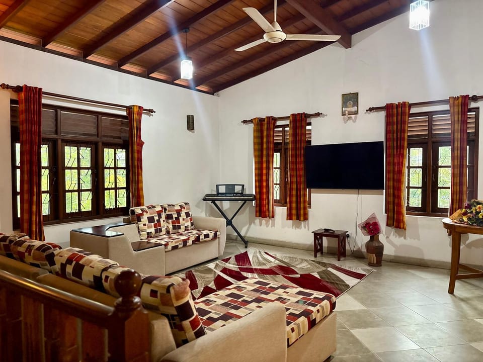 Serene Minuwangoda, 10 mins Airport Katunayake House in Western Province