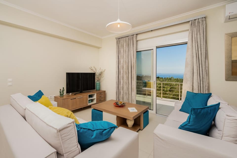 Natural landscape, TV and multimedia, Living room, Seating area