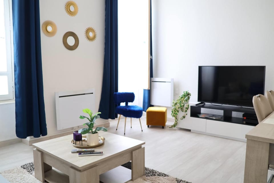 Communal lounge/ TV room, TV and multimedia, Living room, Seating area