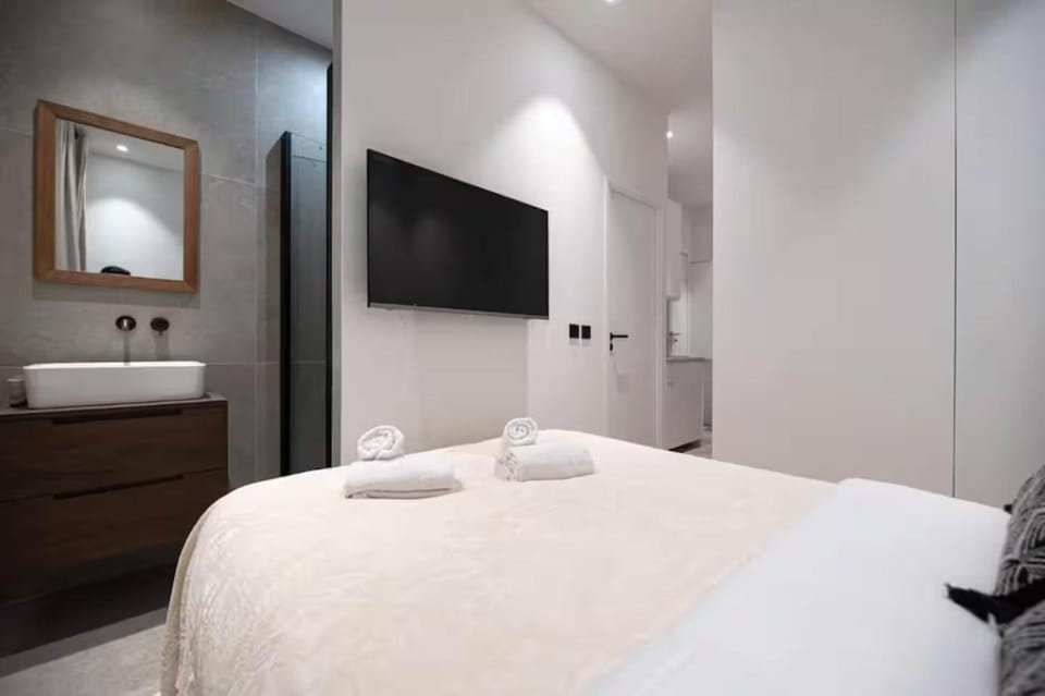 Lovely Home Close To Champs Elysées Apartment in Paris