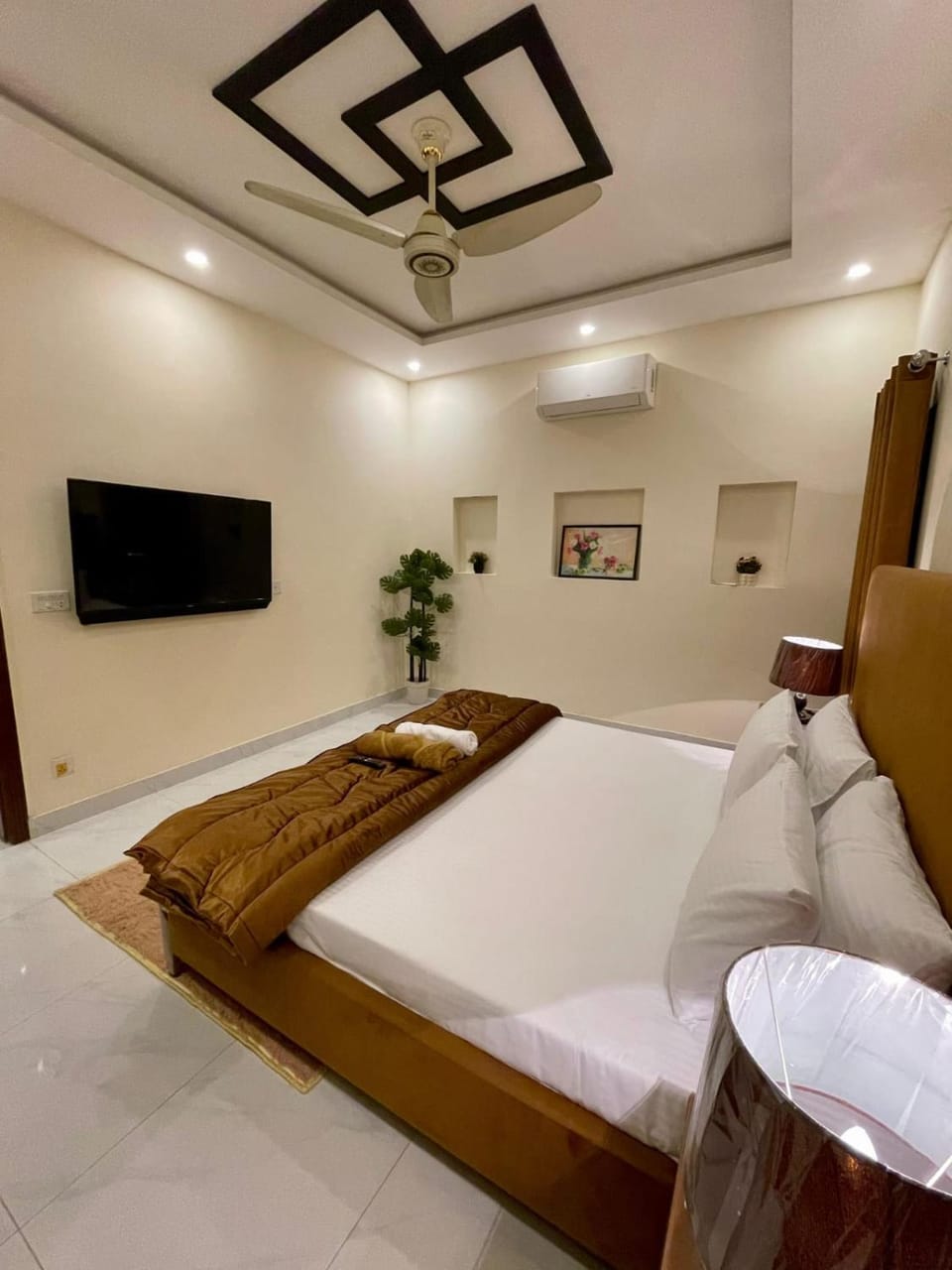 Affordable Luxury, Spacious 3 Bed Family Home in DHA Phase 9 Villa in Lahore