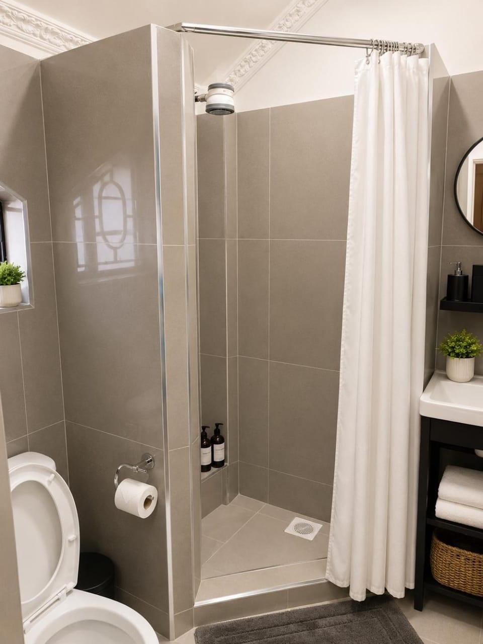 Shower, Toilet