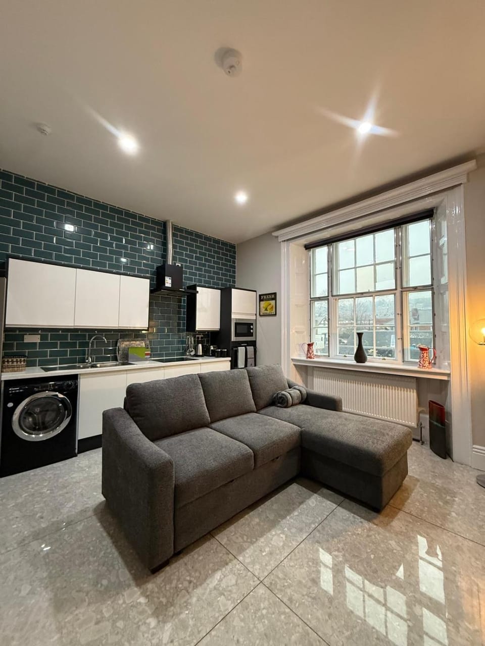 Kitchen or kitchenette, Living room, Seating area, microwave, washing machine, kitchen