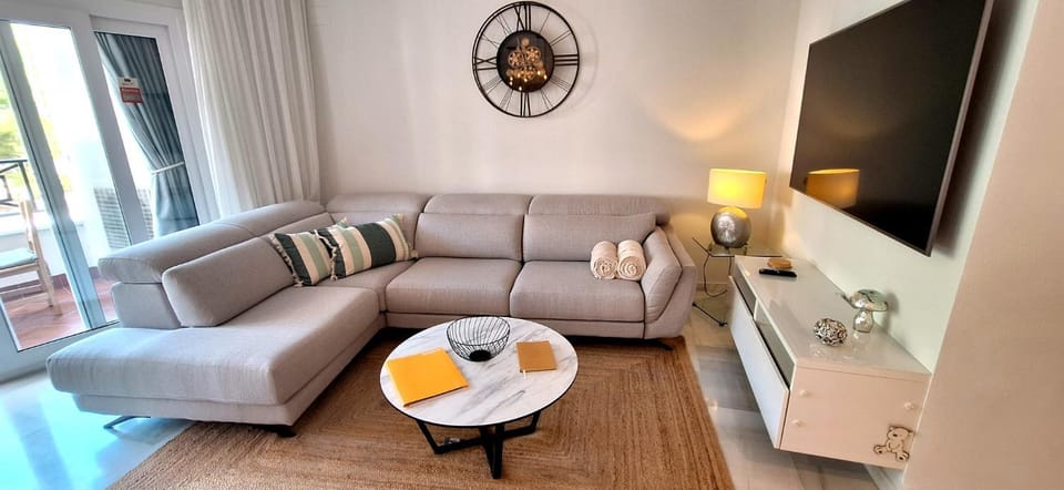 TV and multimedia, Living room, Seating area