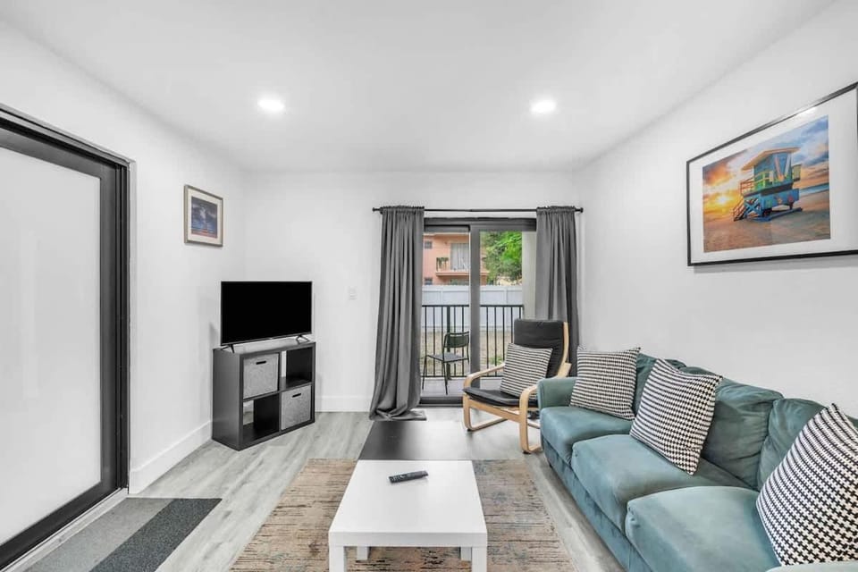 West Brickell #2 Renovated 2BR Near Brickell Apartment in Miami