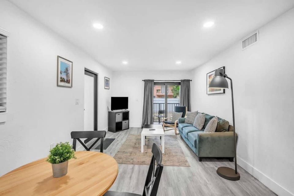 West Brickell #2 Renovated 2BR Near Brickell Apartment in Miami