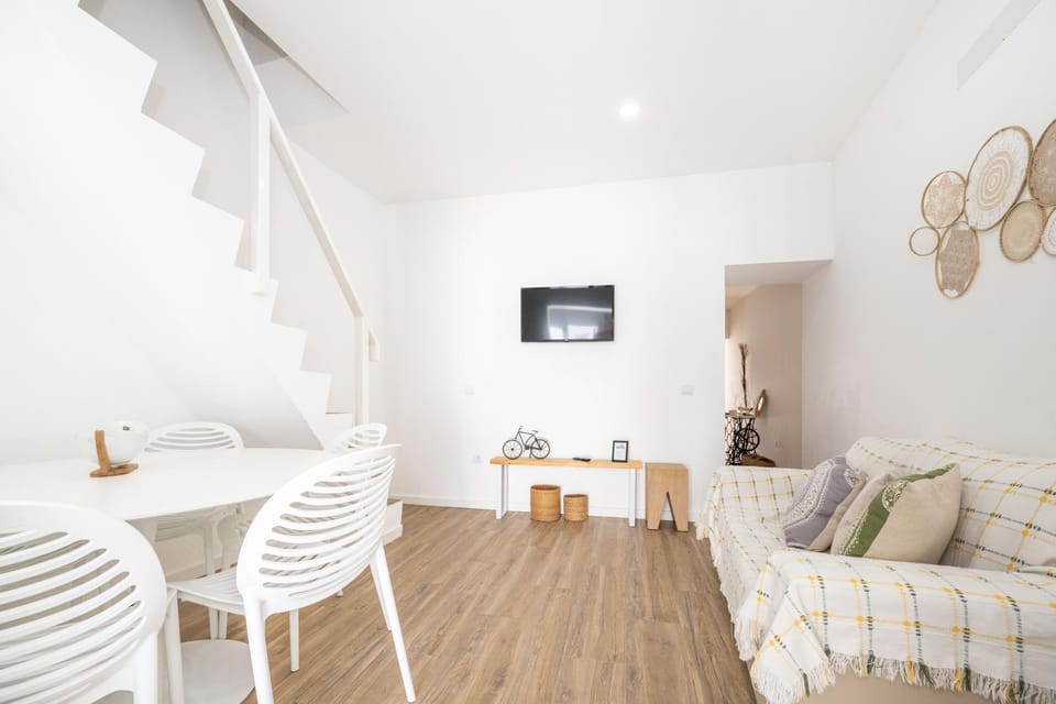 TV and multimedia, Living room, Meals, air conditioner