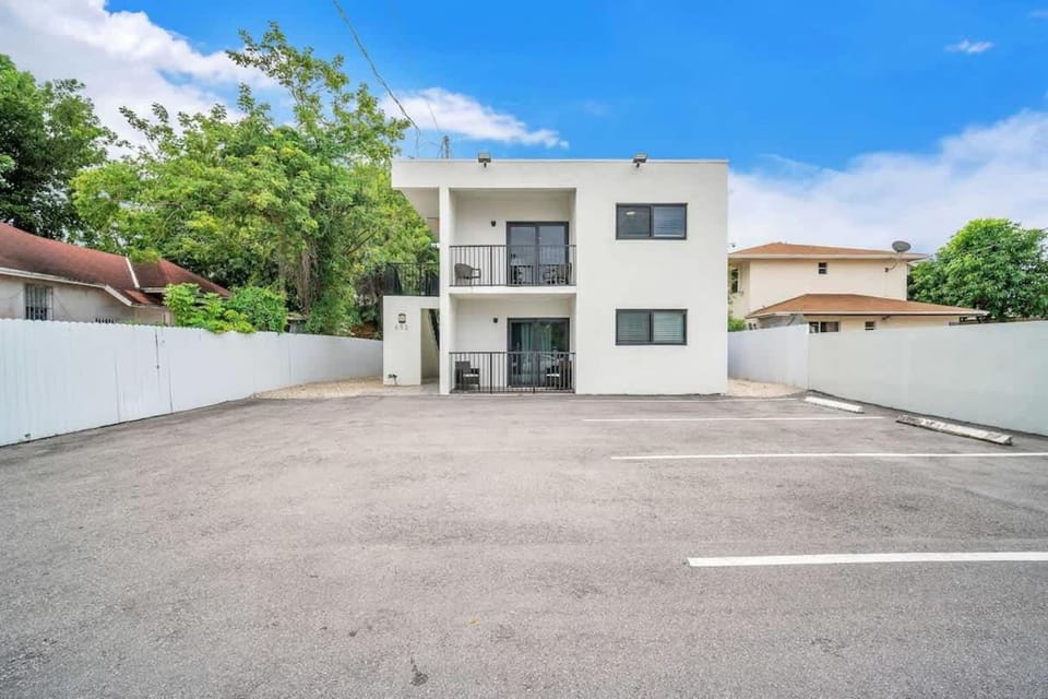 West Brickell #4 Free Parking & Renovated 2BR Apartment in Miami