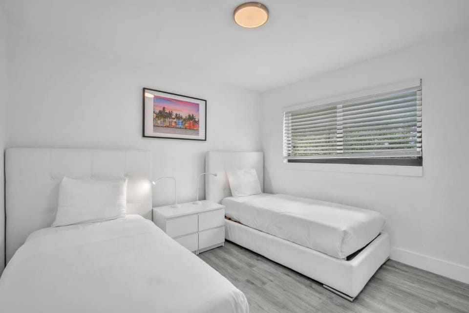 West Brickell #4 Free Parking & Renovated 2BR Apartment in Miami