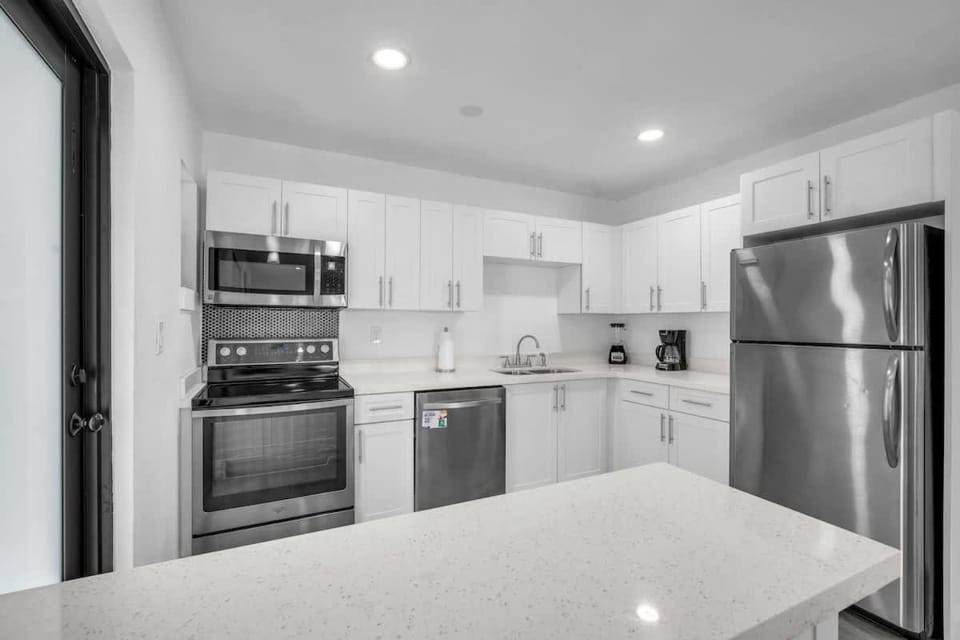West Brickell #4 Free Parking & Renovated 2BR Apartment in Miami
