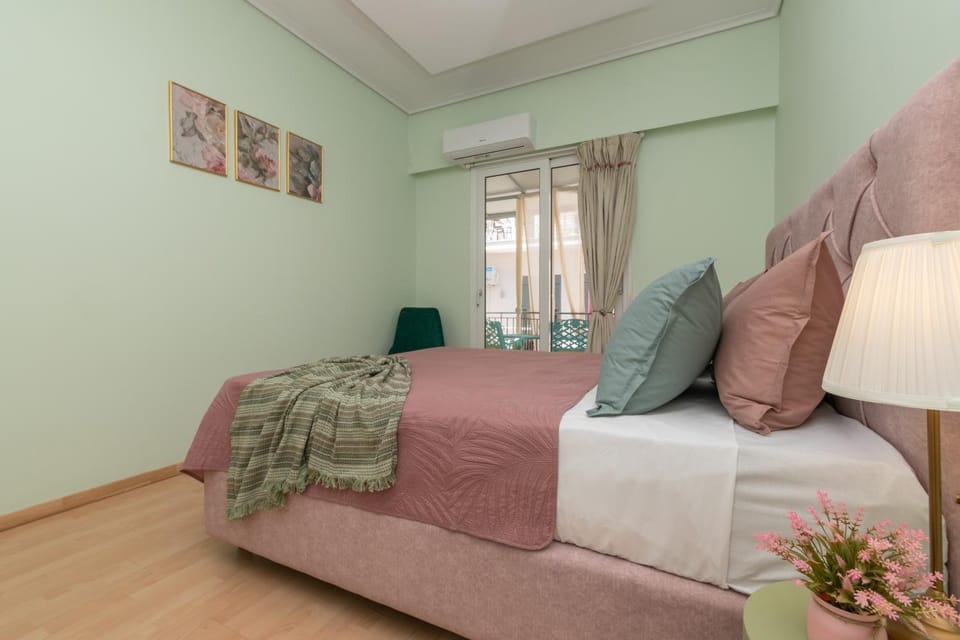 Bed, Photo of the whole room, Bedroom, air conditioner