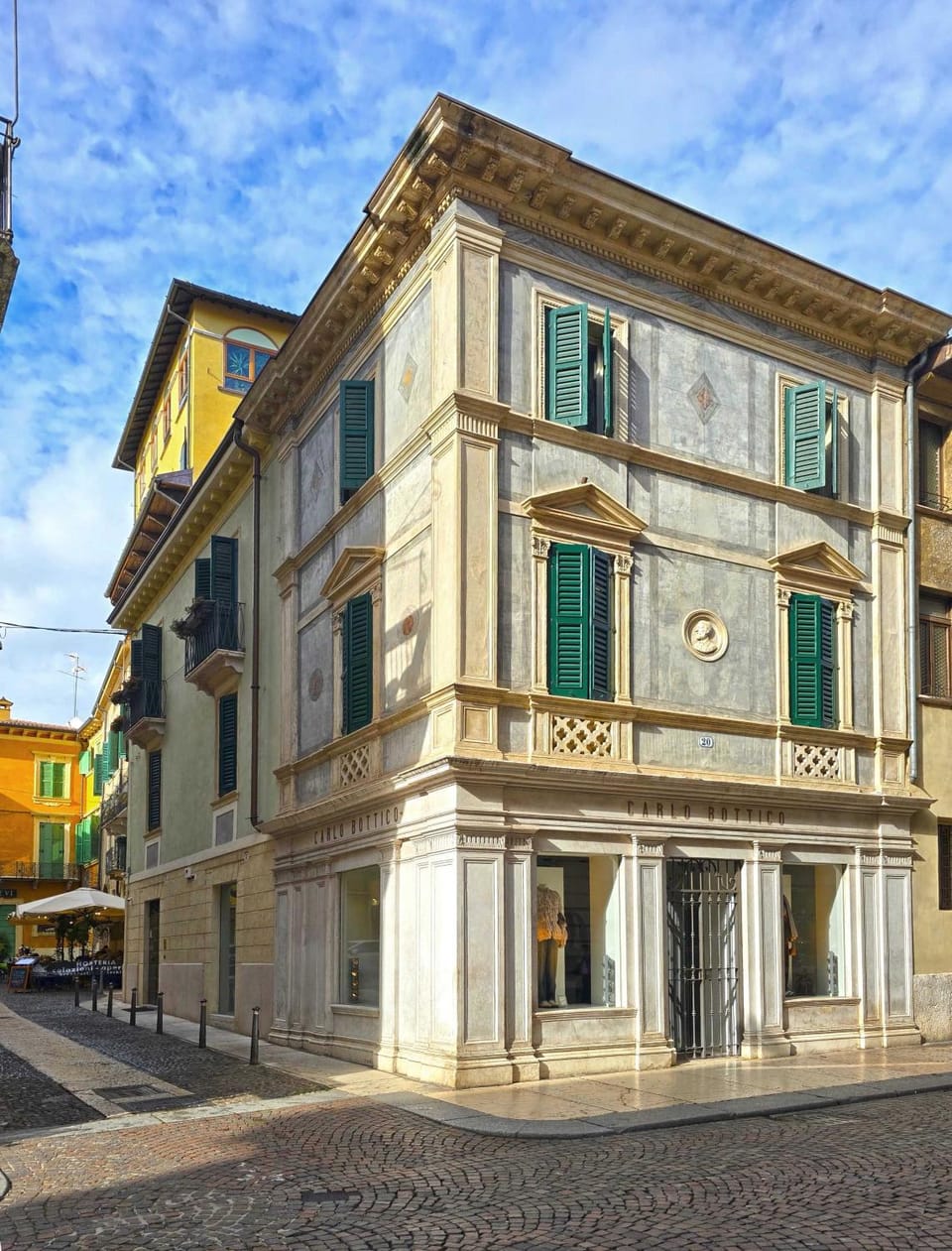 Property building, Facade/entrance