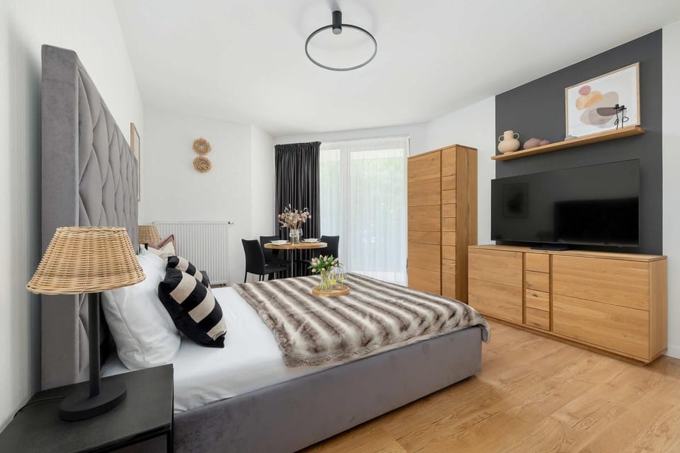Bed, Photo of the whole room, Seating area, wardrobe