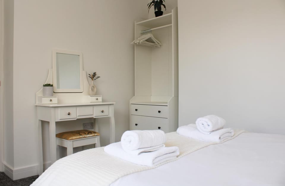 Bed, Bedroom, wardrobe
