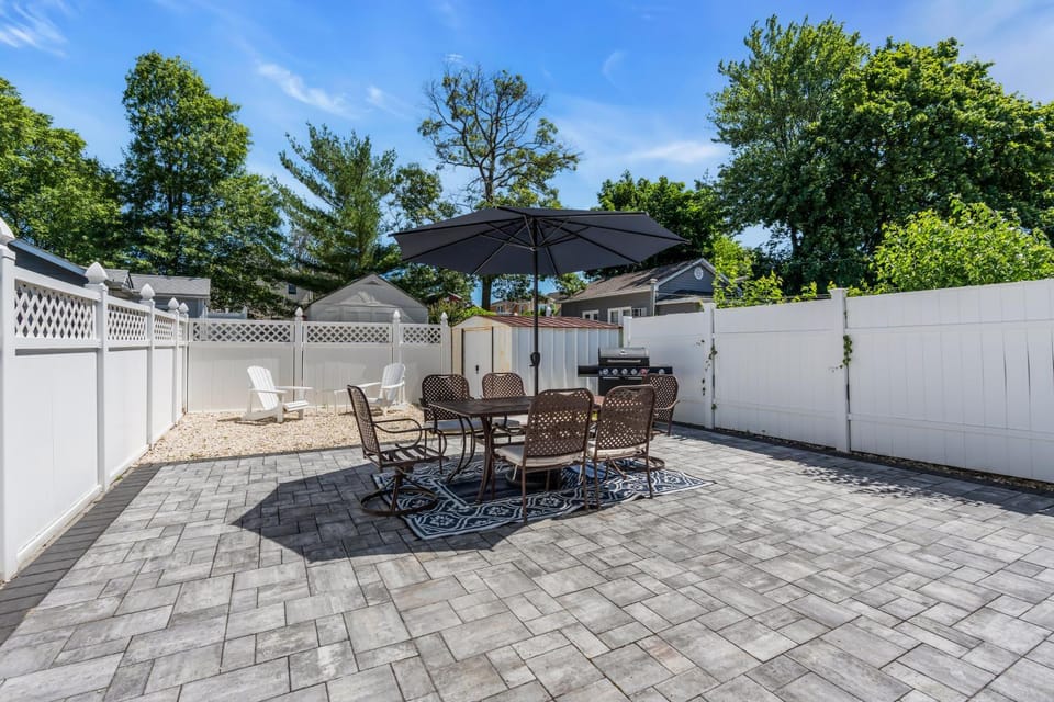 Prof Managed Backyard 5 Blocks to Beach House in Bradley Beach