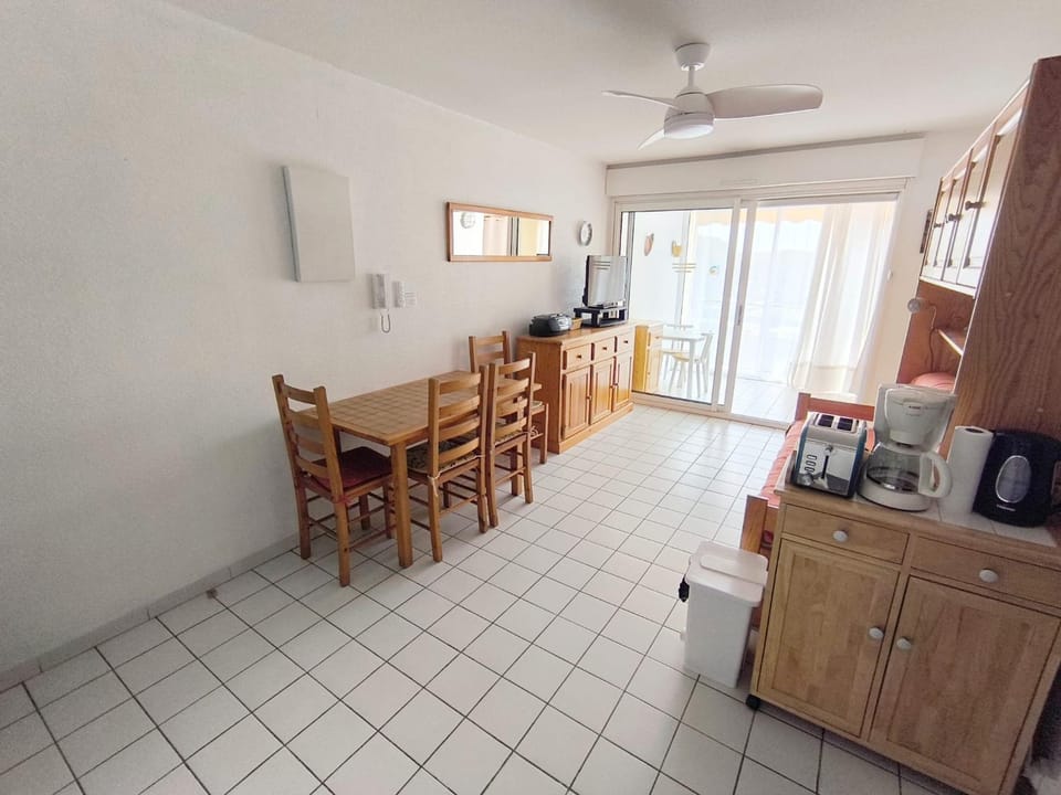 Communal lounge/ TV room, Living room, Seating area, Dining area