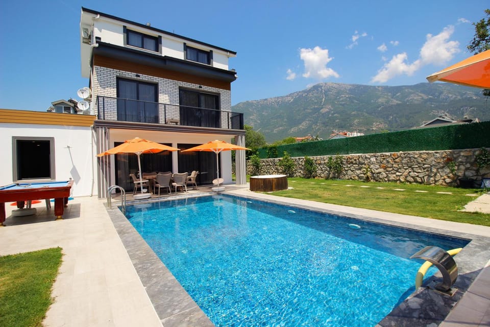 Property building, Swimming pool
