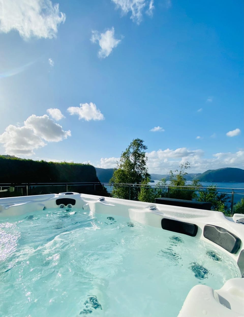 Hytte med basseng og jacuzzi med nydelig utsikt House in Rogaland