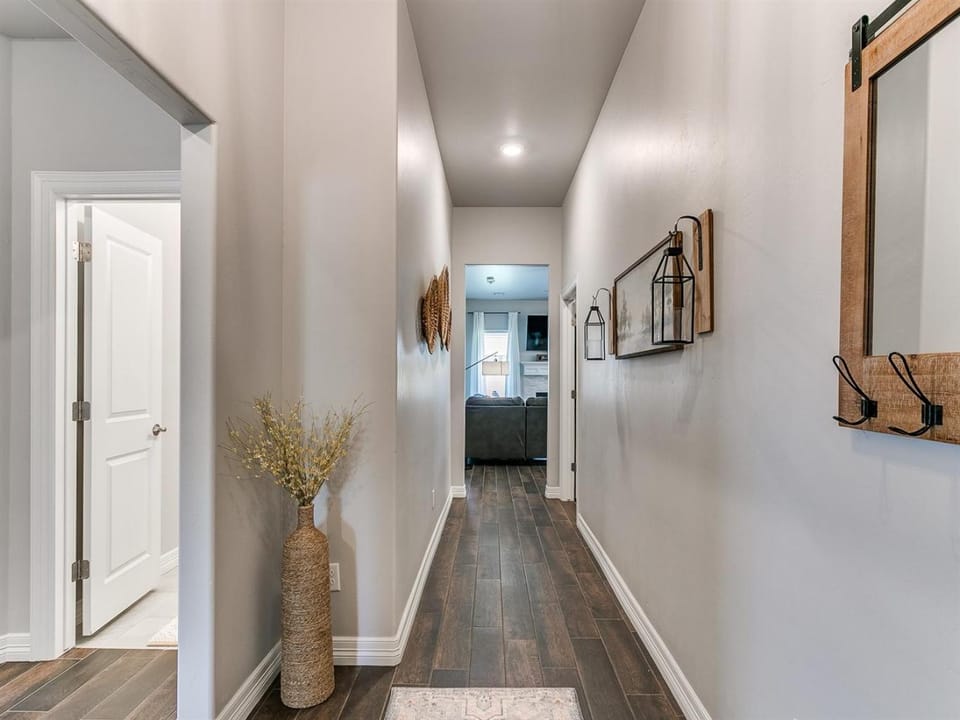 Your Perfect Temporary Home in Central Edmond! House in Edmond