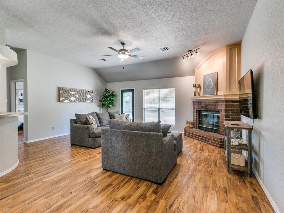 A Serene Family Stay in Edmond House in Edmond