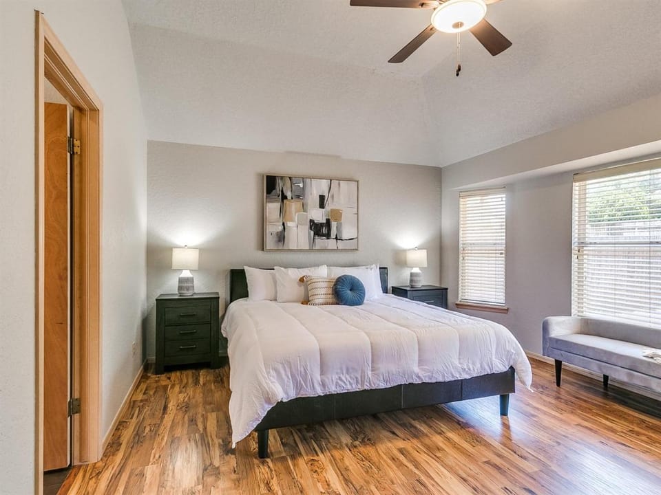 A Serene Family Stay in Edmond House in Edmond