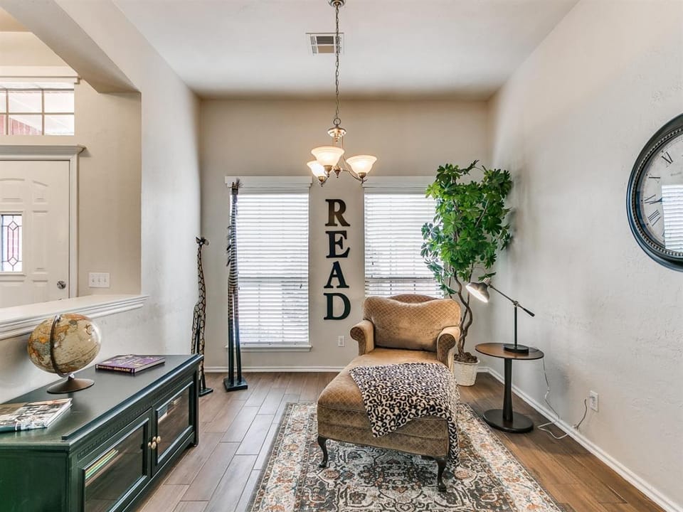 Zinc Charm - Spacious 3 bedroom home and Office House in Edmond