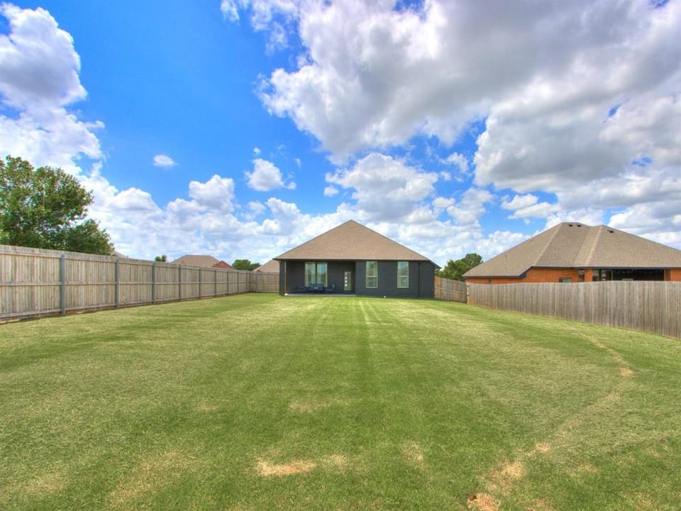 Spacious Furnished 3BR Norman Home Near OU House in Norman