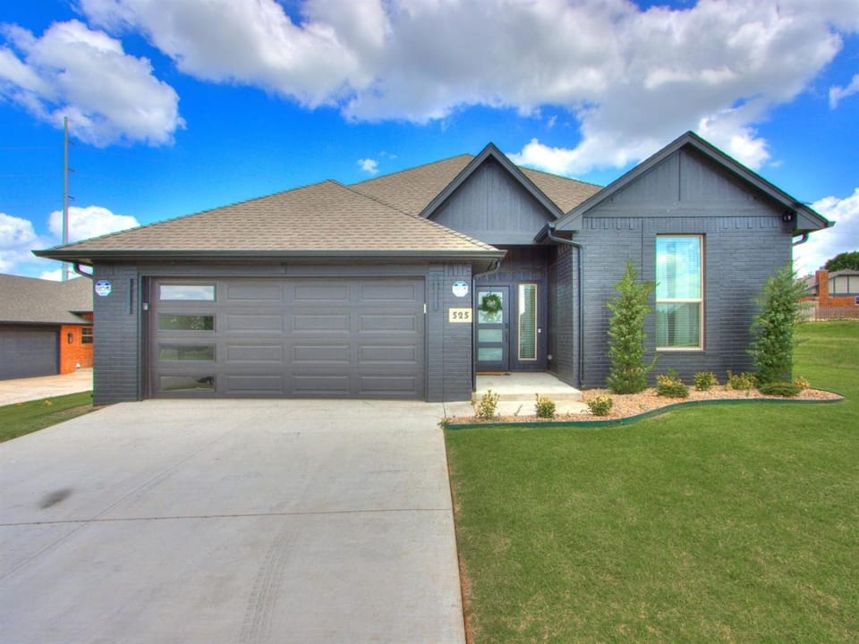 Spacious Furnished 3BR Norman Home Near OU House in Norman