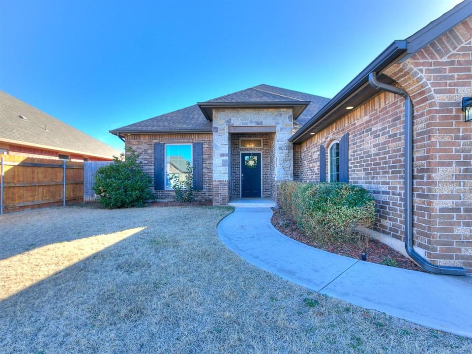 Snag This Slice of Heaven in Warr Acres House in Warr Acres