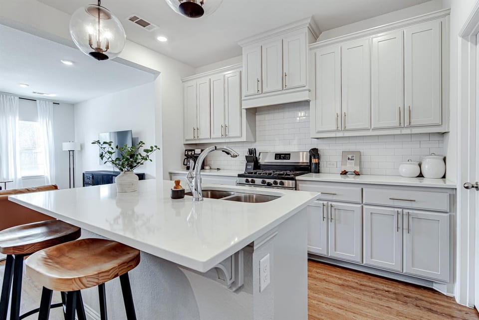 Luxury Meets Comfort Your Dream Stay Awaits! House in Fort Worth