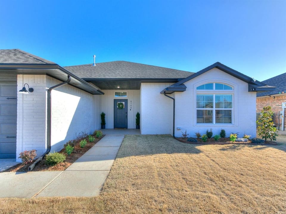 Spacious 3BR OKC Home Private Yard, Fireplace & Pet-Friendly Country House in Oklahoma City