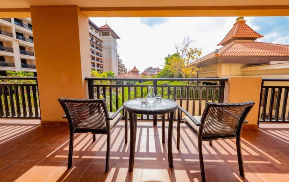 Luxury 2BR at Anantara Palm l Beach & Pool Access Apartment in Dubai