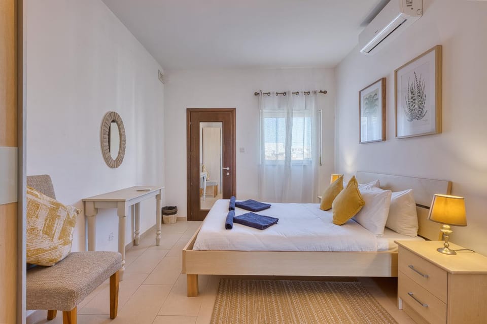 Bright & airy 3 bedroom apartment with balcony LAGI1-1 Apartment in Malta
