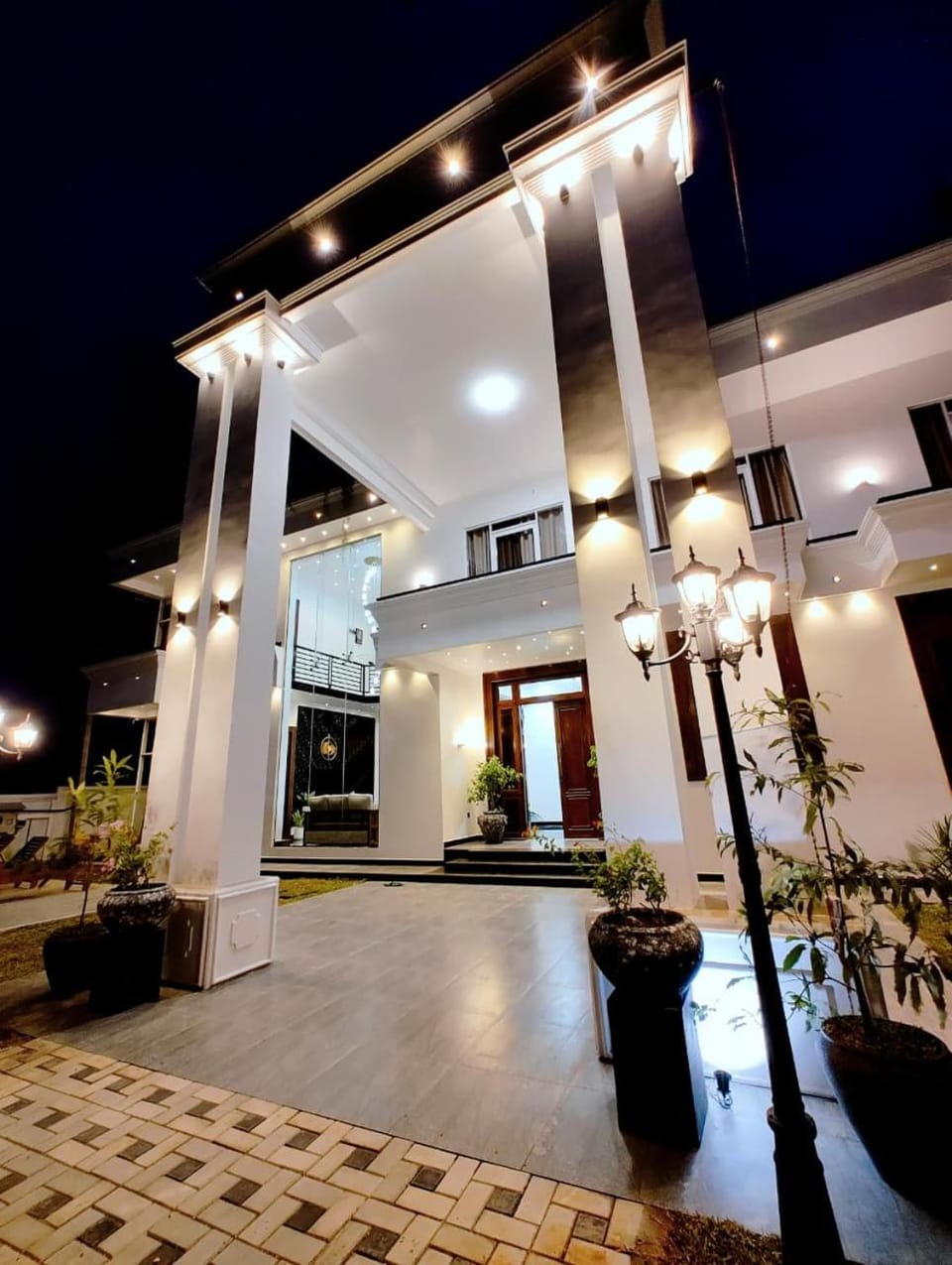 Facade/entrance