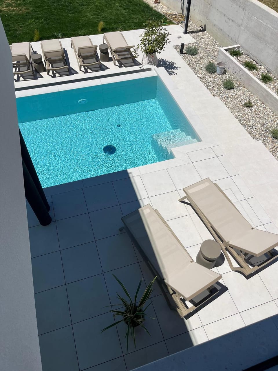 Swimming pool, sunbed