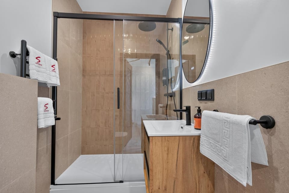 Shower, towels