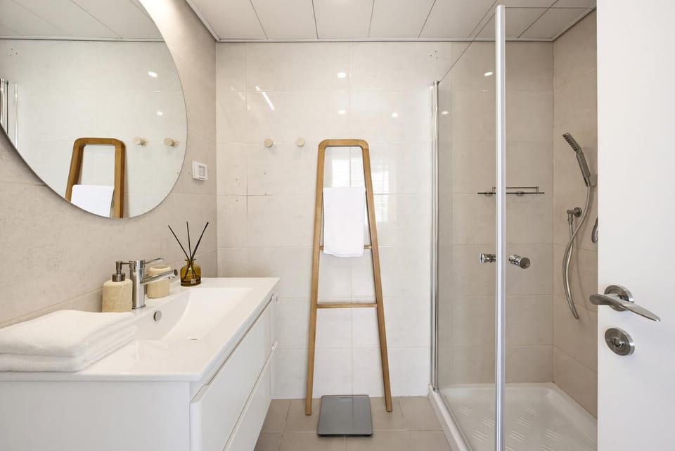 Shower, Bathroom, towels
