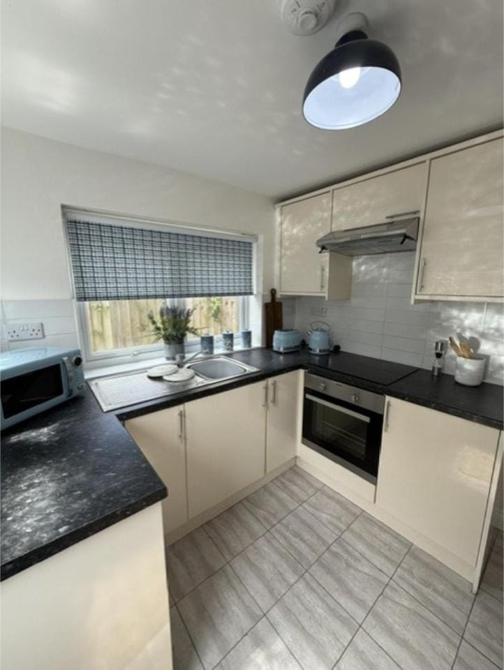 Modern Stay Near Swansea Uni & Singleton Hospital Apartment in Swansea