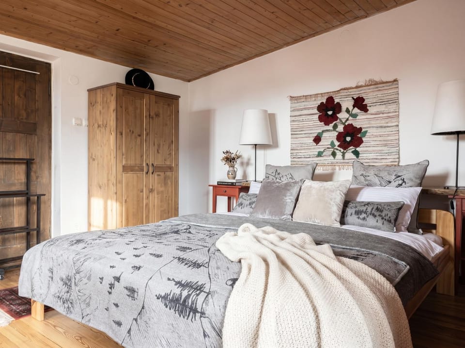 Bed, Living room, Photo of the whole room, Seating area, Bedroom, wardrobe
